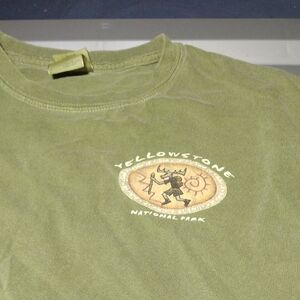 Vintage Yellowstone T-shirt Size Large